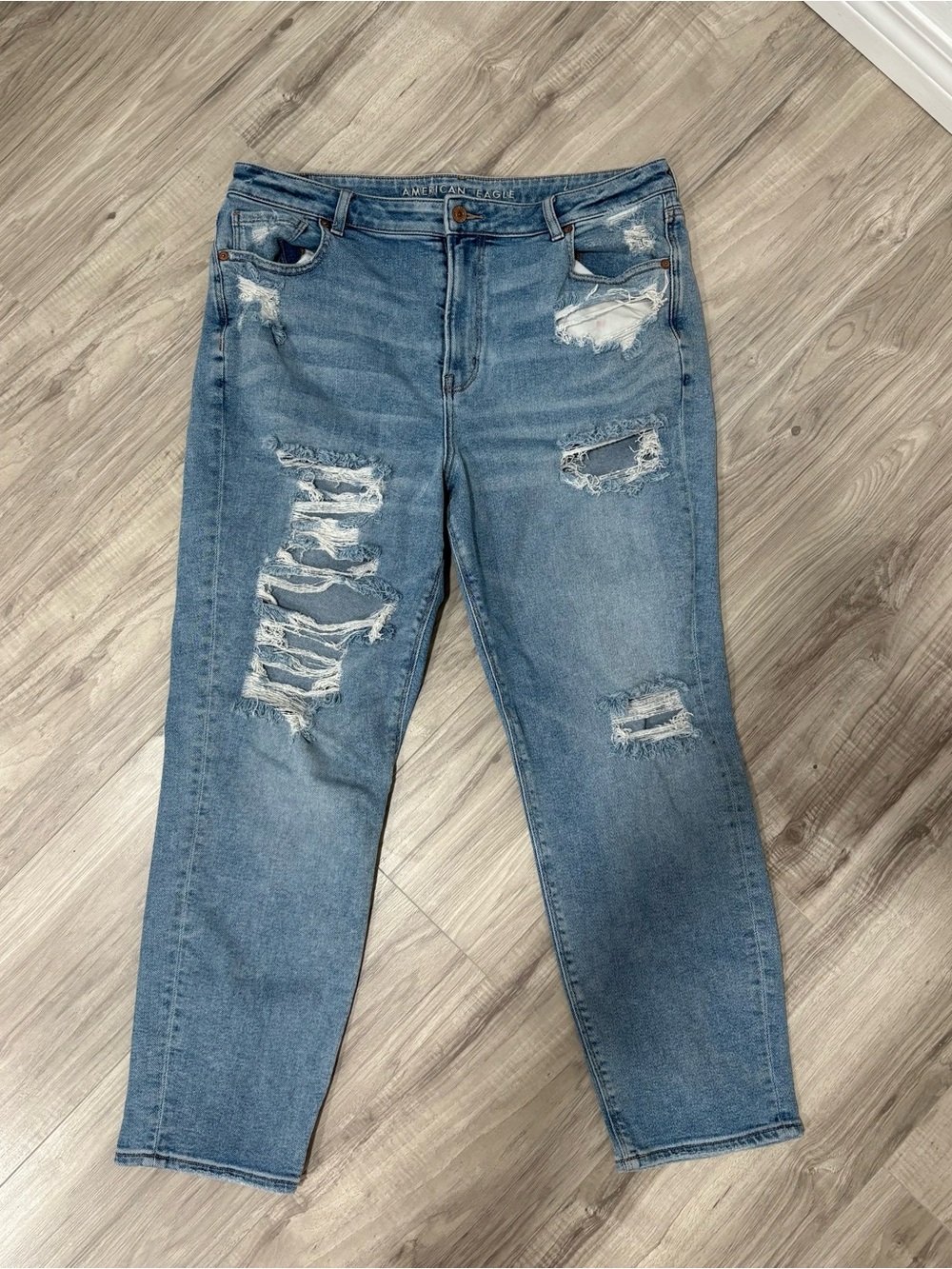 American Eagle Outfitters Women's Distressed Jeans 16